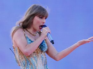 Supporting image for story: Taylor Swift congratulates newly engaged couple in Murrayfield crowd