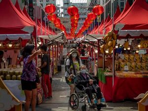 Supporting image for story: British expats criticise Government advice to leave China