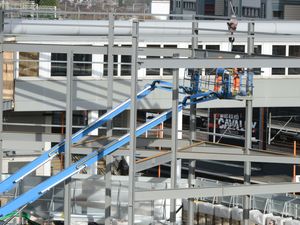 Supporting image for story: Steel installed at Wolverhampton railway station