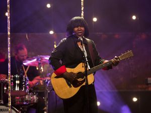 Supporting image for story: Joan Armatrading makes surprise Bafta appearance during Little Simz performance