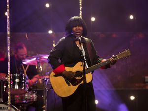 Supporting image for story: Joan Armatrading makes surprise Bafta appearance during Little Simz performance
