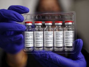 Supporting image for story: All under-40s to be offered alternative to AstraZeneca vaccine