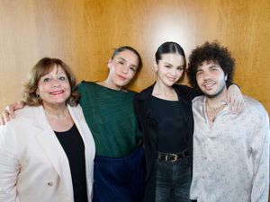 Supporting image for story: Benny Blanco says Selena Gomez waited outside his house 30 minutes before dates