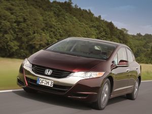 Supporting image for story: The hydrogen cars of the past and present