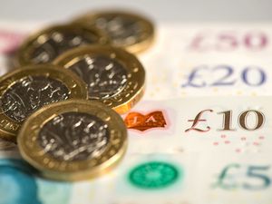 Supporting image for story: Public sector pay rises in line with inflation ‘not feasible’ – Downing Street
