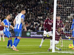 Supporting image for story: West Ham watch relegation lifeline slip away in entertaining draw with Brighton