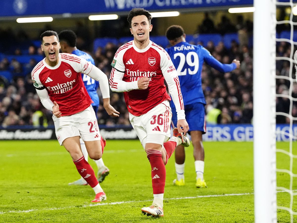 Arsenal edge first leg at Chelsea but Alejandro Garnacho double keeps tie alive