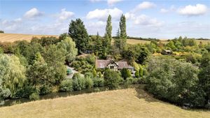 The property occupies a stunning riverside setting. Pic: Mark Wiggin Estate Agents/Rightmove