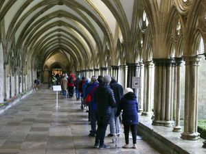 Supporting image for story: Boosters available at walk-in sites across England without appointment