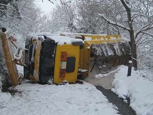 Supporting image for story: Gritters overturn as snow hits Shropshire again