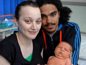 Supporting image for story: New-born Zachary weighs in at over 13lb