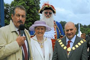 Supporting image for story: Out-bling the mayor? You have got to be kidding