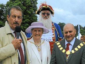 Supporting image for story: Out-bling the mayor? You have got to be kidding