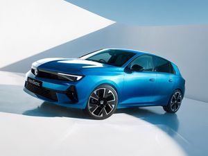 Supporting image for story: Vauxhall slashes price of Astra by £2,800 with new Griffin special edition
