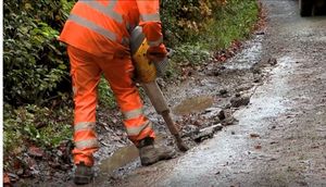 Pothole repairs in Llynclys