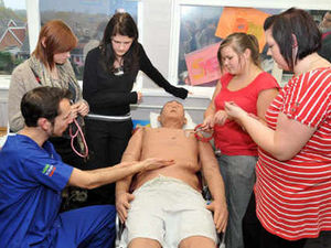 Supporting image for story: Stan makes dummy run with students