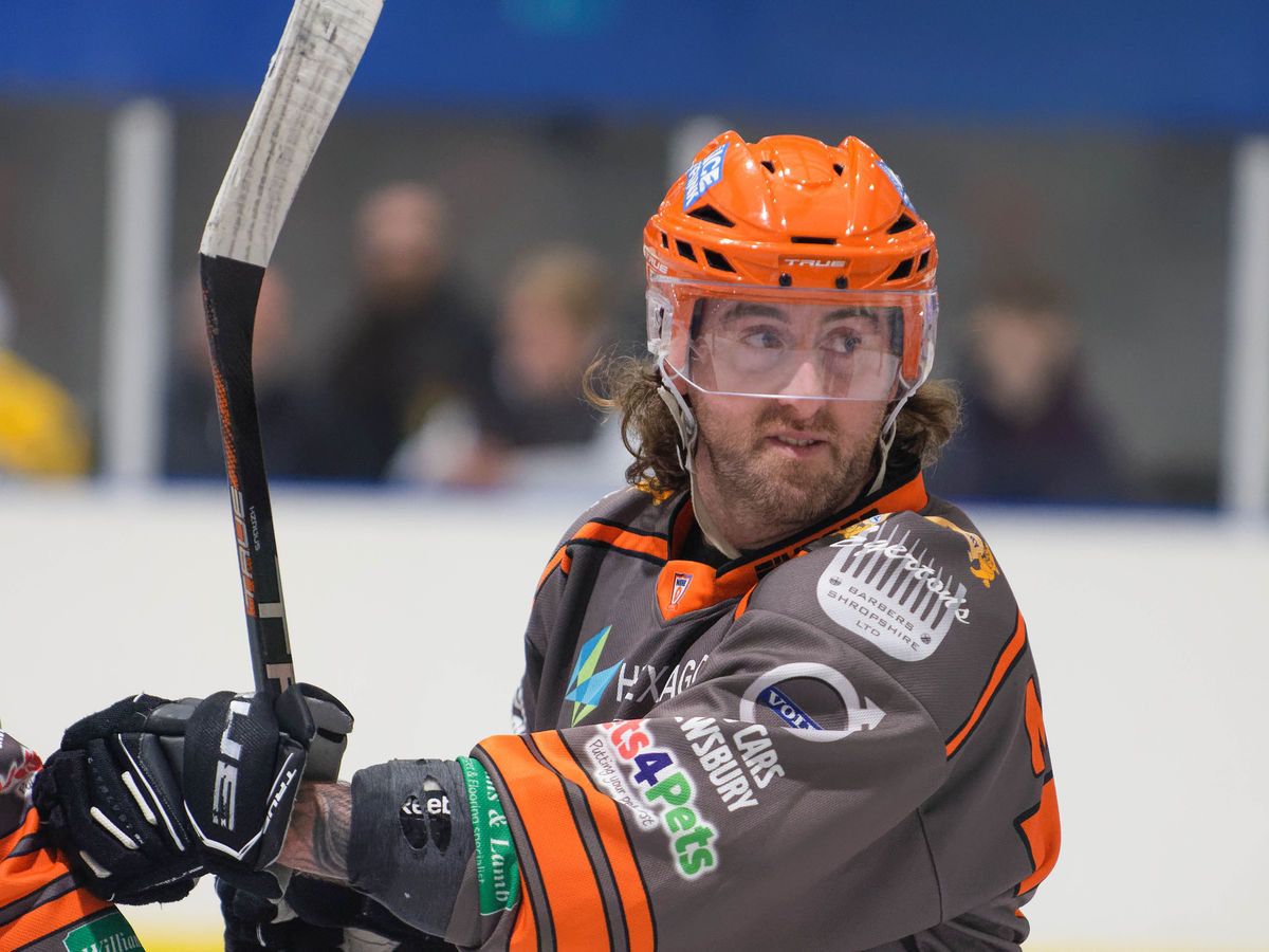 Telford Tigers retain prolific forward Scott McKenzie