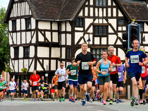 Supporting image for story: Runners getting ready for Shrewsbury half marathon