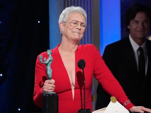 Supporting image for story: Jamie Lee Curtis weighs in on ‘nepo baby’ debate during SAG winner’s speech
