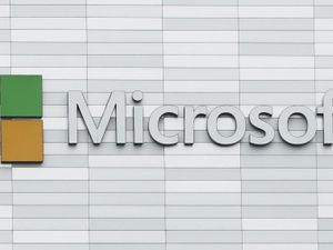 Supporting image for story: Microsoft backs Epic Games in payments row with Apple