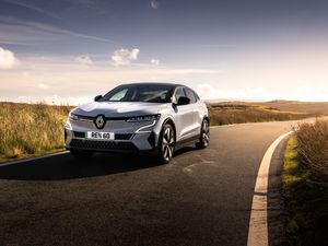 Supporting image for story: Renault lowers Megane E-Tech starting price and boosts standard equipment level
