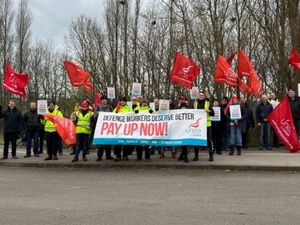 Supporting image for story: Pay deal agreed for MOD workers