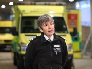 Supporting image for story: Call police on persistent Covid rule-breakers, says Met Commissioner