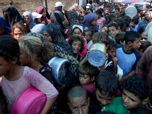 Supporting image for story: Aid groups say Israel misses US deadline to boost humanitarian aid entering Gaza