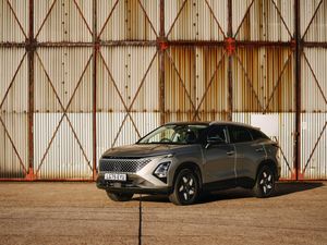 Supporting image for story: Omoda 5 range receives new hybrid powertrain option