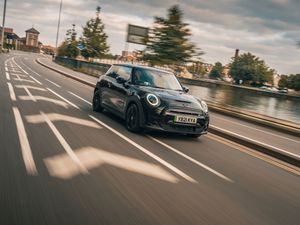Supporting image for story: UK Drive: The Mini Electric Shadow Edition brings stealthy styling to this fun EV