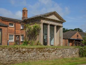 Supporting image for story: Historic hotel and golf course near Bridgnorth that closed five years ago is up for sale
