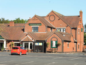 Supporting image for story: Pubs goers can claim free pint after first drop of rain falls