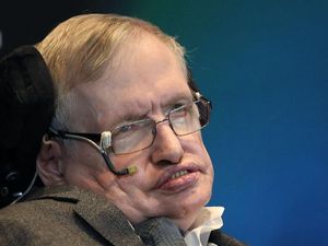 Supporting image for story: Stephen Hawking reiterates warning about super-smart AI ‘replacing humans’