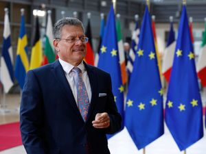 Supporting image for story: US and Europe trade negotiators discuss tariffs in Paris