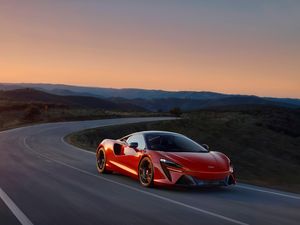 Supporting image for story: UK Drive: McLaren’s Artura storms on to the scene
