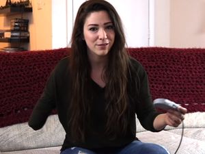 Supporting image for story: This YouTuber is showing the world how she gets things done with one hand