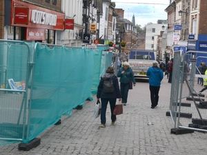 Supporting image for story: In Bloom judges given tour of Pride Hill works as part of Shrewsbury visit