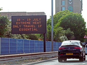 Supporting image for story: Heatwave: Rules for workplaces and schools as temperatures rise