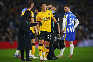 Hwang comes off injured (Getty)