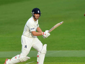 Supporting image for story: Warwickshire's Jonathan Trott starts on comeback trail