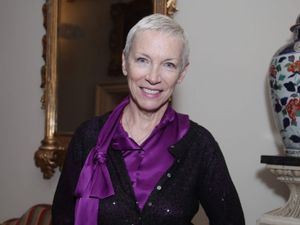 Annie Lennox head and shoulders