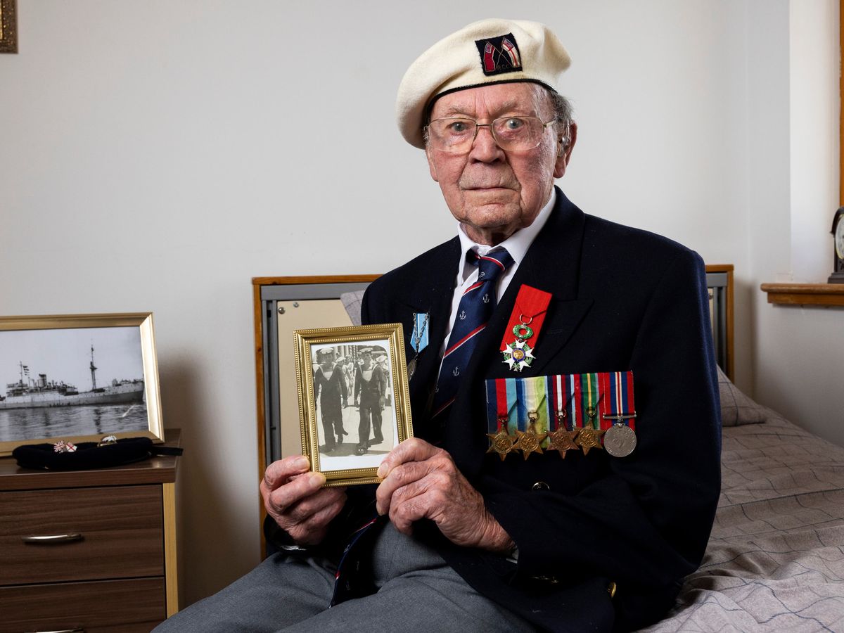 One of Scotland’s last D-Day veterans dies aged 100
