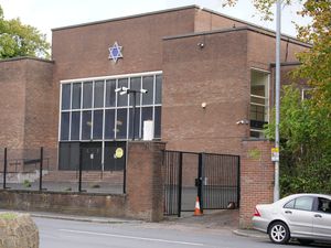 Supporting image for story: Man shot during synagogue attack released from hospital