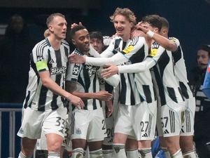 Supporting image for story: Newcastle clinch seeded play-off place after drawing with PSG in France