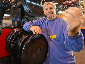 Supporting image for story: Thousands flock to Birmingham model railway exhibition