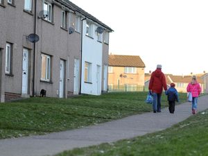 Supporting image for story: Tens of thousands more households caught within benefit cap, latest figures show
