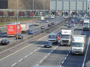 Supporting image for story: Hard shoulder opens to beat M6 queues