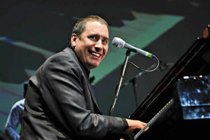 Supporting image for story: Jools is still feeling the  love after all these years