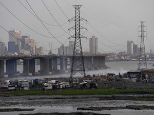 Supporting image for story: Nigeria’s major cities suffer blackouts as power grid collapses yet again