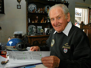 Supporting image for story: Jaguar stalwart reruns 1952 race